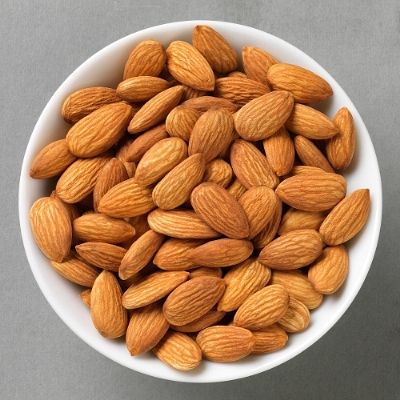 Eating 0.5-1.5 ounces of almonds or almond butter daily helped displace empty calories, and also impacted gut microbiota composition California Almonds, Yummy Healthy Snacks, Raw Almonds, Almond Cream, Dry Fruits, Nutritious Snacks, Rich In Protein, Homemade Granola, Healthy Gut