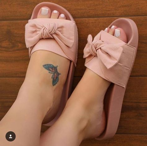 Flat Footwear, Shoes Heels Classy, Slider Sandals, Trendy Sandals, Fashion Slippers, Girly Shoes, Cute Sandals, Fashion Sandals, Shoe Closet