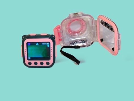 Vintage Pink Digital Camera GoPro. by Piddlinpixie on Etsy Pink Digital Camera, Flip Camera, Flip Cell Phones, Video Travel, Vintage Film Camera, Photo Camera, Waterproof Camera, Outdoor Camera, Video Cameras