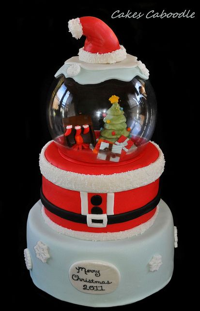 Snow Globe Cake by Cakes Caboodle, via Flickr Globe Cake, Winter Torte, Christmas Cakes Easy, Christmas Cake Designs, Christmas Cake Decorations, Xmas Cake, Winter Cake, Christmas Cakes, Christmas Snow Globes