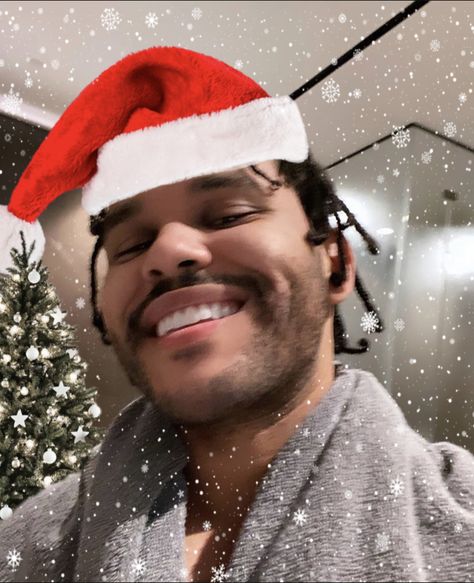 Christmas The Weeknd, The Weeknd Christmas Wallpaper, Sza Pfp Christmas, The Weeknd Christmas Pfp, The Weeknd Christmas, Drake Christmas Pfp, Pfps The Weeknd, 3d The Weeknd Wallpaper, Christmas Avatar