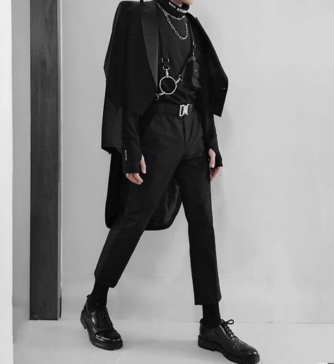 pinterest — 𝑜𝒽𝓃𝑜𝒸𝒶𝓇𝑜𝓁𝒾𝓃𝑒 Black Korean Outfit, Black Outfit Korean, Korean Black Outfit, Korean Street Fashion Mens, Korean Aesthetic Outfits, Outfit Nero, Black Outfit Edgy, Grunge Outfits Men, Black Outfit Men