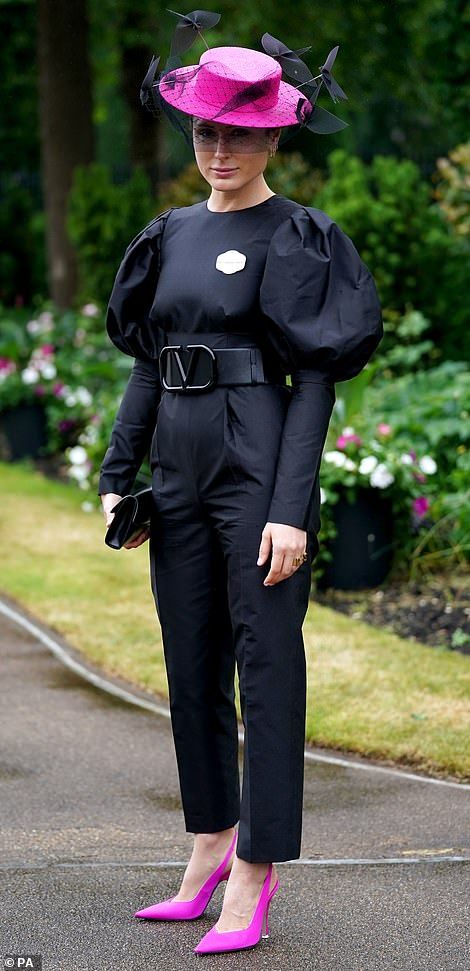 Royal Ascot Ladies Day is a washout as revellers battle the elements Royal Ascot Ladies Day, Ascot Horse Racing, Summer Frocks, Ascot Ladies Day, Royal Ascot Races, Smart Attire, The Berkshire, Cheltenham Festival, The Countess