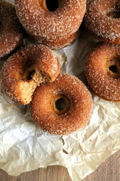 Baked Apple Cider Donuts - Katiebird Bakes Apple Cider Uses, Easy Baked Apples, Cider Donuts Recipe, Apple Cider Donuts Recipe, Baked Apple Dessert, Doughnut Recipe Easy, Apple Cider Donuts Baked, Easy Donut Recipe, Baked Donut Recipes