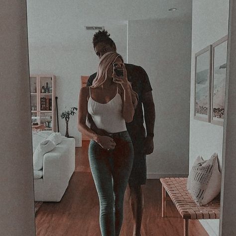 Does He Love Me, Gaun Fashion, Cute Couples Photos, Relationship Goals Pictures, Maroon 5, Cute Relationship Goals, Paros, Couple Aesthetic, Cute Couple Pictures