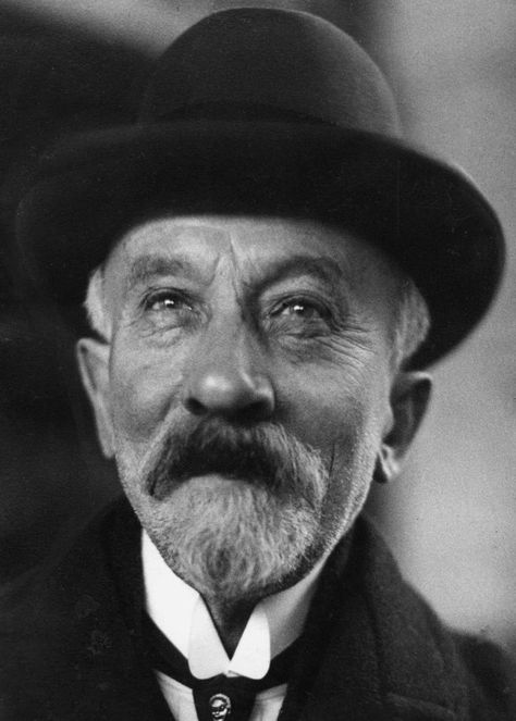 Georges Melies, Hugo Cabret, Lon Chaney Jr, George Melies, Fritz Lang, Movie Directors, French Cinema, I Love Cinema, Film Studies