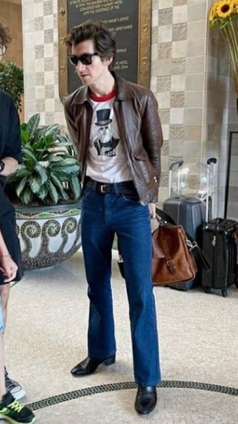 Alex Turner Recent, Concert Outfit Men, Concert Outfit Rock, Men Tips, Guys Clothing Styles, Mens Outfit Inspiration, Taylor Swift Concert, Rock Concert, Alex Turner