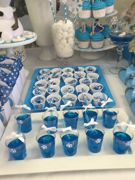 Baby Shower Trophy, Boy Shower Ideas, Baby Boy Shower Ideas, Diy Baby Boy, Baby Shower Gifts To Make, Baby Shower Treats, Prince Baby Shower, Shower Bebe, Blue Baby Shower