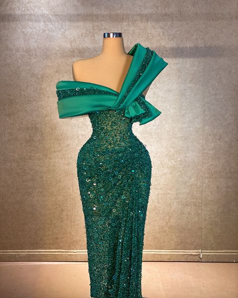 1 or 2 ? Which one is your favorite ? #emeralddress #goddess Goddess Exclusive, Coktail Dress, Prom Night Dress, Cocktail Dresses For Women, Prom Dresses Mermaid, Off Shoulder Cocktail Dress, Emerald Dresses, Dresses Classy, Fashion Sewing Tutorials