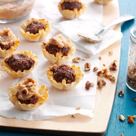 50 Kentucky Derby Desserts Pecan Tartlets Recipe, Derby Desserts, Kentucky Derby Desserts, Slow Roasted Turkey, Phyllo Dough Recipes, Best Thanksgiving Recipes, Christmas Desserts Easy, Phyllo Dough, Desserts For A Crowd