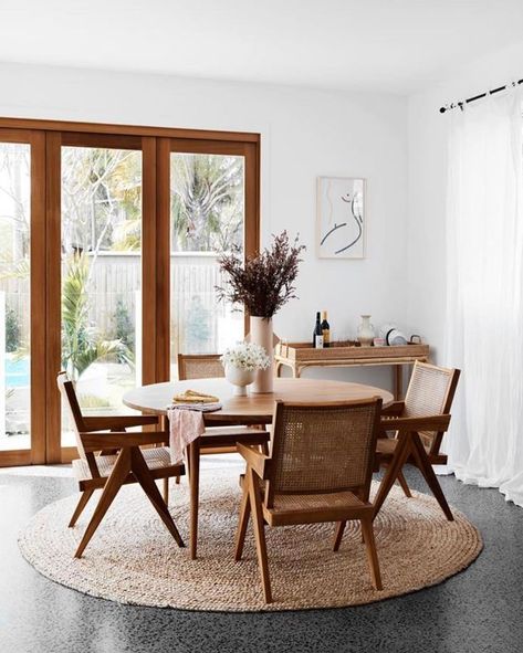 Furniture By Harpers Project. on Instagram: “Sunday mornings with @elsas_wholesomelife beautiful home” Design Del Prodotto, Dining Room Inspiration, Dining Room Ideas, Dining Room Design, Round Dining, Room Table, 인테리어 디자인, Home Fashion, House Inspo