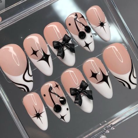 Nail Designs Ideas Black, Hallo Ween Nails, Black Coquette Nails, Nail Line Art, Black And White Acrylics, Nails Design Black, Black Nails Ideas, Black And White Nail Designs, Coquette Nails