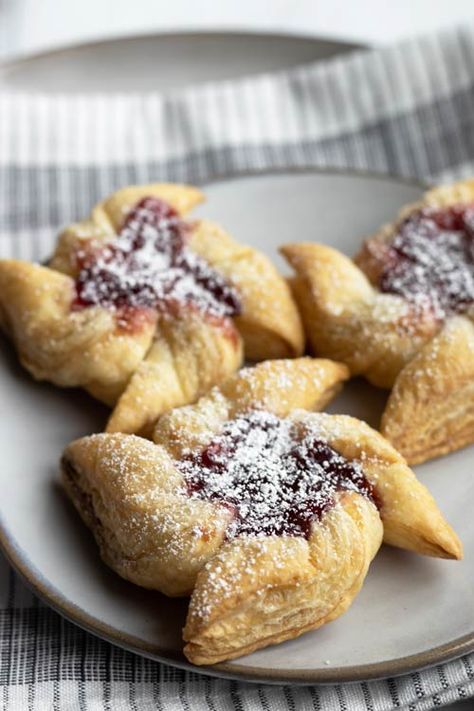 Puff Pastry Pinwheels Jam Puff Pastry, Pastry Pinwheels, Puff Pastry Pinwheels, Puff Dessert, Apple Pie Recipe Homemade, Pepperidge Farm Puff Pastry, Puff Pastry Desserts, Cooking Challenge, Puff Recipe