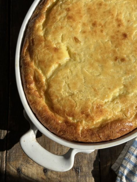 The Greatest Onion Spoon-bread Soufflé Recipe You'll Ever Make @nocrumbsleft Onion Spoon Bread Soufflé, Onion Soufflé, Onion Souffle, Spoon Bread, Canning 101, Souffle Recipes, Souffle Dish, Ceramic Baking Dish, Vidalia Onions