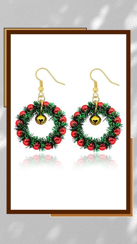 The intricate and detailed design of these Christmas earrings feature a wreath with jingle bells, creating a unique and eye-catching piece of jewelry that stands out from ordinary earrings. And the jingle bells on these earrings create a joyful sound that adds to the holiday spirit. Christmas Wreath Earrings, Wreath Earrings, Bell Earrings, Earrings Outfit, Christmas Jingles, Outfit Party, Earrings For Girls, Holiday Earrings, Earrings Christmas