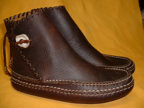 Mens Moccasins Boots, Mens Leather Moccasins, Moccasin Patterns, Diy Moccasins, Aged Clothing, Moccasins Style, Moccasins Mens, Moccasin Boots, Leather Moccasins