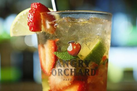 14 Strawberry Cocktails That Are Oh so Tempting Angry Orchard, Cider Cocktails, Vanilla Vodka, Infused Vodka, Hard Cider, Fall Drinks, Basil Leaves, Cocktail Making, Apple Crisp