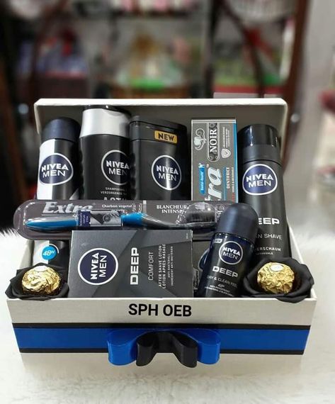 Hampers For Men, Luxury Birthday Gifts, Wedding Gift Pack, Diy Crafts Love, Simple Birthday Decorations, Gift Baskets For Men, Bridal Gift Wrapping Ideas, Gift Box For Men, Mens Grooming Kit