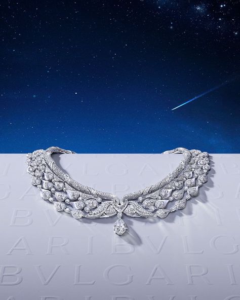 BVLGARI Official on Instagram: “Poetic design. Become enchanted by the Maison's exquisite craftsmanship this holiday season. The Bulgari Diamond Swan necklace emulates two…” Sky Necklace, Queen Necklace, Swan Necklace, Bvlgari Jewelry, The Bling Ring, Expensive Jewelry Luxury, Fancy Jewellery Designs, Bridal Diamond Jewellery, Expensive Jewelry