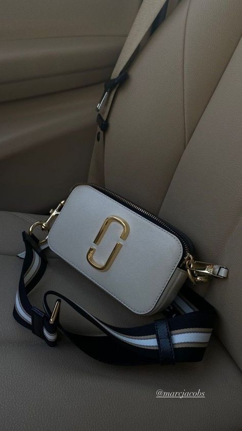 Tas Celine, Tas Coach, Marc Jacobs Snapshot Bag, My Style Bags, Trendy Purses, Luxury Bags Collection, Handbag Essentials, Girly Bags, Popular Bags