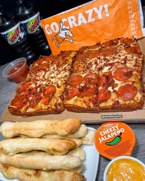 Junk Food Cravings Dessert, Food Unhealthy Desserts, Sleepover Food Dinner, Junk Food Snacks Aesthetic, Crazy Bread, Junk Food Cravings, Food Dump, The Life I Want, Little Caesars