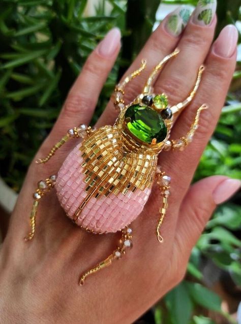 Beaded Bugs, Bugs Embroidery, Bug Jewelry, Beetle Art, Bug Crafts, Felt Beads, Japanese Beads, Beautiful Beadwork, Insect Jewelry