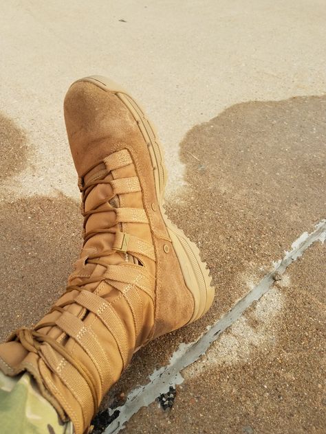 Perfect boots for the desert 🏜 we walk.... A LOT!!! Desert Combat Boots, 3rd Life, Black Military Boots, Nike Sfb, Alan Lee, Yeezy Boots, Division 2, Tactical Equipment, Military Boots