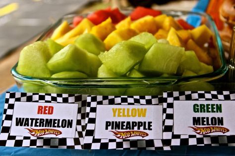 Stop light fruit tray for boys car theme birthday. Cars Birthday Party Food, Two Fast Two Furious, Nascar Party, Bike Birthday Parties, Dirt Bike Party, Motorcycle Birthday, Dirt Bike Birthday, Hotwheels Birthday Party, Cars Birthday Party