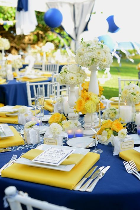 Yellow And White Wedding, Blue Table Settings, Aisle Planner, Blue Party Decorations, Modern Preppy, Yellow Birthday, Yellow Party, Yellow Table, Picnic Decorations