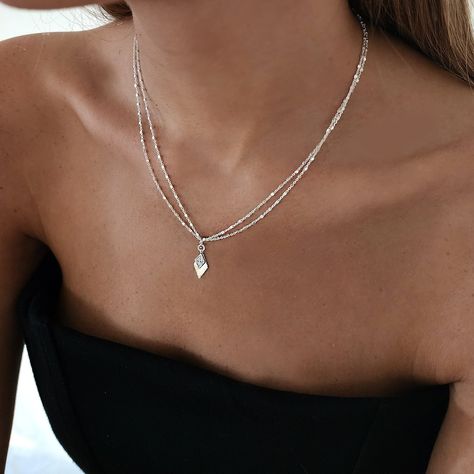 Silver Neckless Aesthetic, Minimalist Necklace Silver Pendants, Multiple Silver Necklaces, Silver Necklaces Vintage, Women Jewelry Silver, Trendy Silver Necklaces, Layered Chain Necklace Silver, Silver Everyday Necklace, Classy Silver Necklace