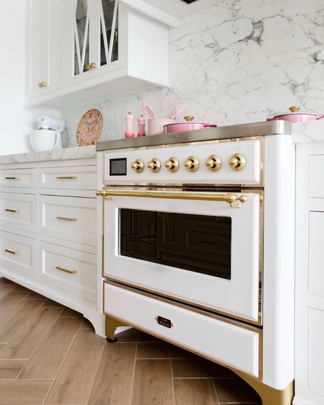 ILVE Ranges on Instagram: “Pretty and pink! Featuring our Majestic II series in White with Brass trim ✨ . . . @campbell_cabinetry_designs @taracorreaphoto . . .…” Ilve Range, Cabinetry Design, Range Cooker, Luxe Interiors, French Country House, Counter Tops, White Cabinets, Modern Family, Dream Kitchen