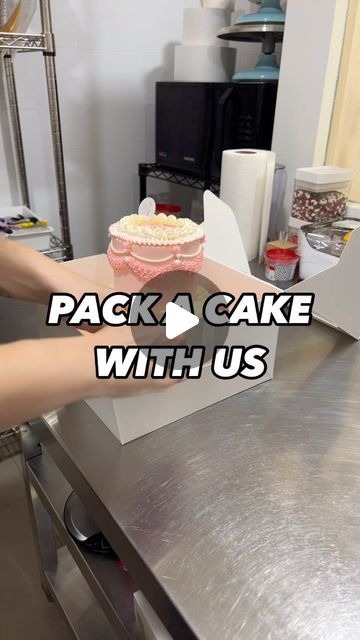 Customised Cakes & Bakes - hl on Instagram: "📦📦📦" Cake Boxes Wedding, Cake Transport, Cake Boxes Packaging, Customised Cakes, Wedding Cake Boxes, Box Hacks, Cakes Decorating, Baking Hacks, Winter Wedding Bouquet