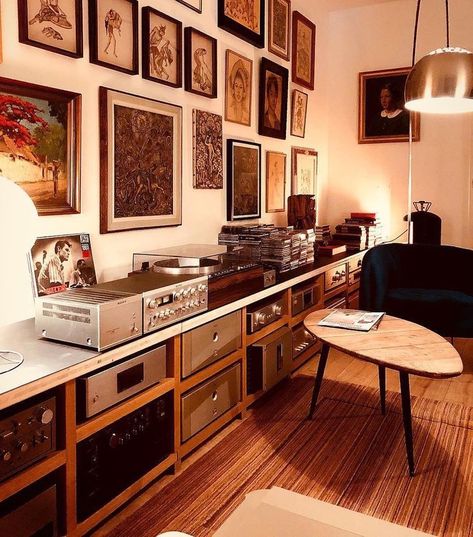 Stereo Setup Living Room, Audiophile Living Room, Turntable Aesthetic, Record Shelving, Tundra Lifted, Hifi Setup, Turntable Setup, Audiophile Room, Hifi Room