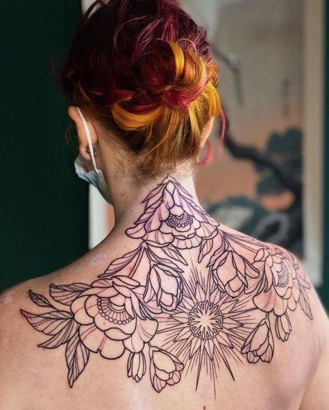 Tattoo Sonne, Floral Back Tattoos, Backpiece Tattoo, Upper Back Tattoos, Back Piece Tattoo, Evergreen Garden, Back Piece, Back Tattoo Women, Time Tattoos