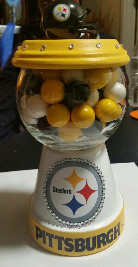 Pittsburgh Steelers Steelers Decorations Diy Party Ideas, Diy Steelers Decor, Diy Halloween Candy Jar, Steelers Crafts, Pittsburgh Steelers Crafts, Candy Jars Diy, Pot Craft, Terra Cotta Pot Crafts Diy, Football Crafts