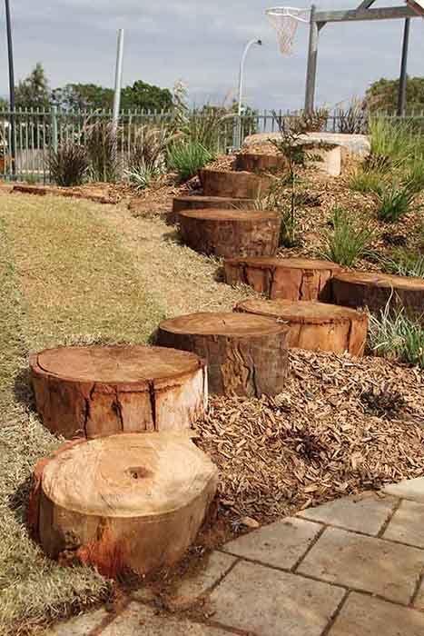 Wooden stumps can be used to create spaces for jumping, climbing, leaping, balancing etc. YMCA Port Hedland Early Learning Centre June 2013 Childrens Garden, Natural Play Spaces, Outdoor Learning Spaces, Outdoor Play Spaces, Play Garden, Outdoor Play Areas, Sensory Garden, Natural Playground, Play Areas