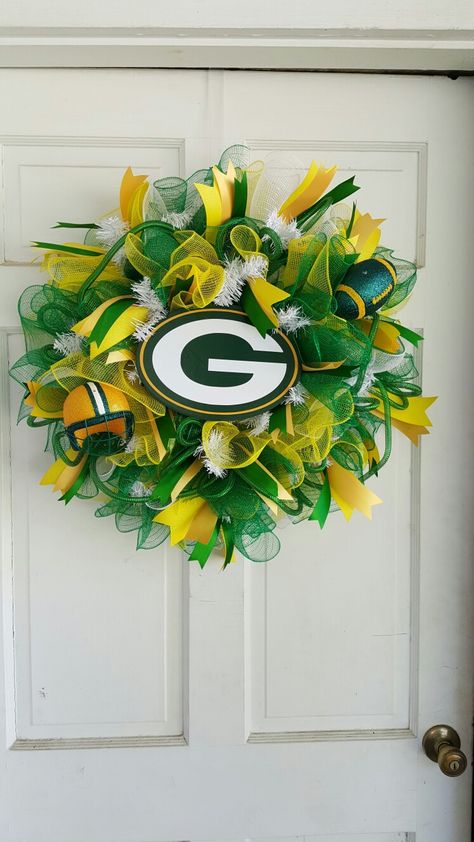 Greenbay packers wreath Green Bay Packers Wreath, Nfl Wreaths, Packers Wreath, Green Bay Packers Crafts, Packers Christmas, Football Wreaths, Team Decor, Sports Wreath, Team Crafts