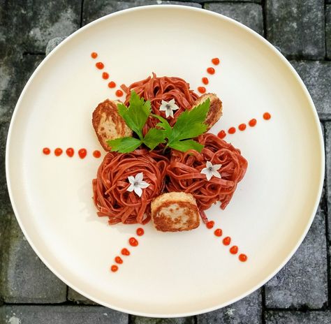 Spaghetti Plating Ideas, Spaghetti Plating, Platting Ideas Food, Aesthetic Dishes, Food Plating Design, Plating Design, Plating Food, Food Plating Techniques, Plating Techniques