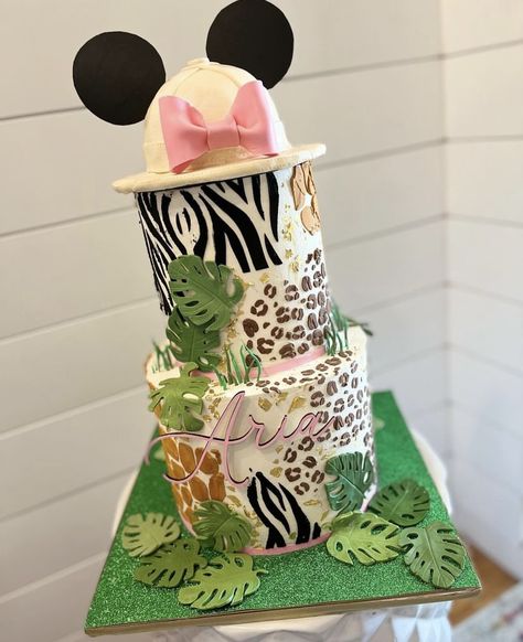 Minnie Mouse Wild One Birthday, Minnie Mouse Safari Cake, Minnie Mouse Safari Party, Minnie Safari Birthday, Leopard Minnie Mouse, Animal Kingdom Minnie Shirt, Safari Centerpieces, Mimi Birthday, Mickey Safari