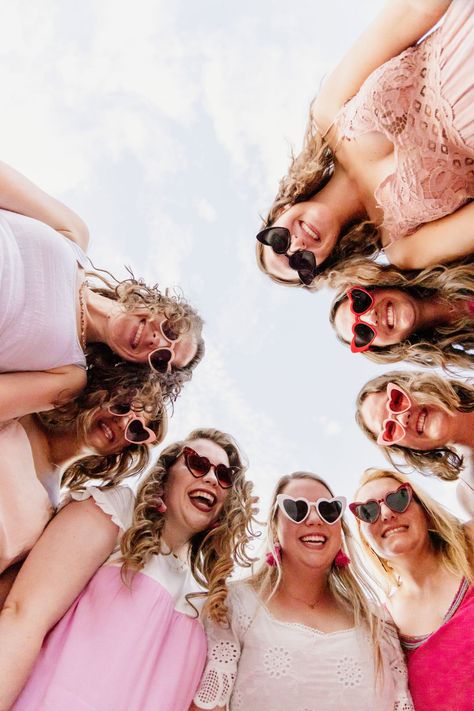 Bach Party Photoshoot, Bachelorette Party Photography, Bachelorette Party Picture Ideas, Bachelorette Party Photo Ideas, Bachelorette Photo Ideas, Bachelorette Pics, Friendship Shoot, Bachelorette Party Photoshoot, Bachelorette Party Pictures