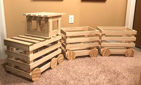 Wooden Crate Christmas Trains, Wooden Crate Christmas Train, Wooden Crate Train Christmas, Wood Crate Train Christmas, Train From Cardboard Boxes, Diy Christmas Present Train, Apple Crates Ideas Decor, Christmas Train Craft, Diy Christmas Train Crate