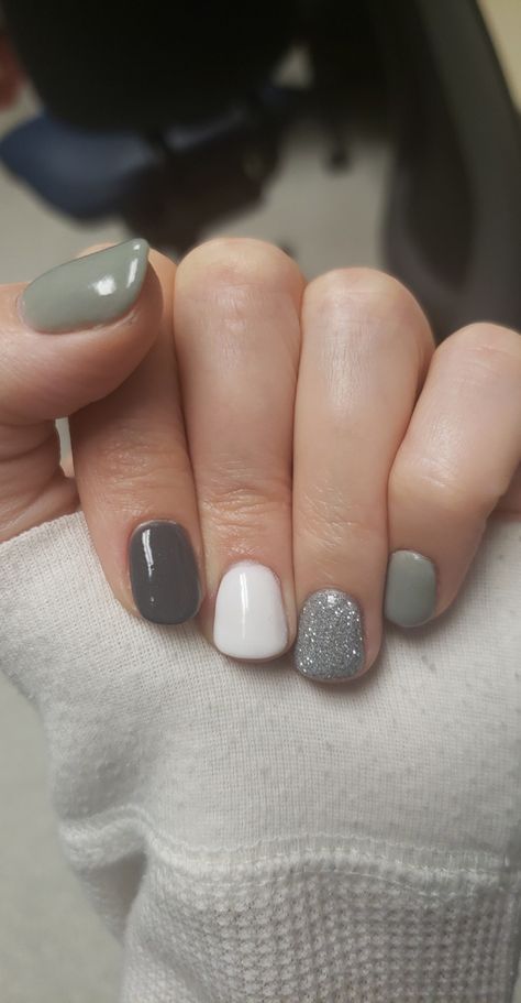 Grey Shellac Nails Designs, Edgy Dip Nails, Boho Nail Designs For Short Nails, Jodsone Gel Nails, January Nails Ideas Simple Classy, Short Gray Nails, January Nails Ideas Acrylic, January Nails Ideas Simple, January Nails Ideas