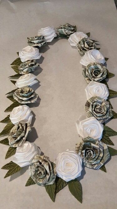 25+ Creative DIYs to Make a Money Lei | Guide Patterns Flower Making With Ribbon, Graduation Leis Diy Ribbons, Money Lei Diy, Graduation Leis Diy, Graduation Money Lei, Candy Lei, Graduation Money Gifts, Money Rose, Diy Graduation Gifts