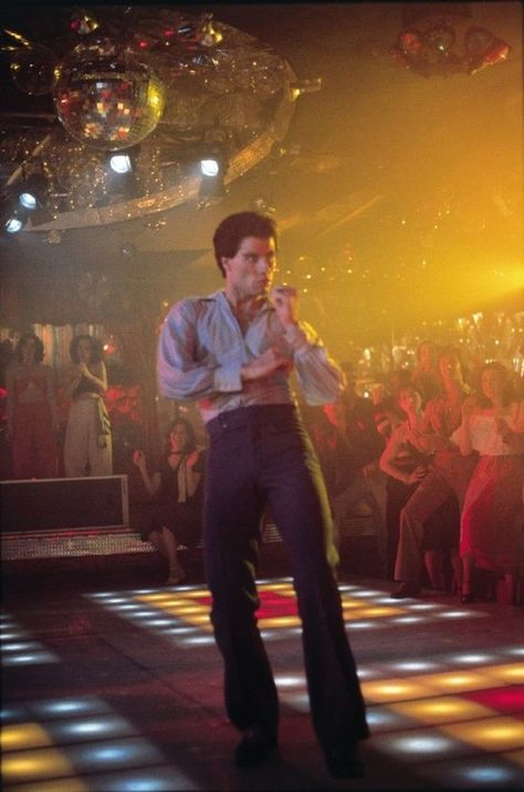 "John Travolta in Saturday Night Fever, 1977." by tacchassen in OldSchoolCool Tony Manero, Musica Disco, Movies Quotes, Saturday Night Fever, Disco Fever, Night Fever, Disco Music, Men With Street Style, 70s Disco