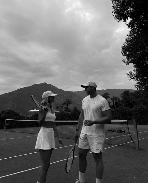 Couple Working Out Together Aesthetic, Tennis Couple, Old Money Couple, Money Couple, Tennis Photoshoot, Tennis Pictures, Rich Couple, Tennis Aesthetic, Couple Lifestyle