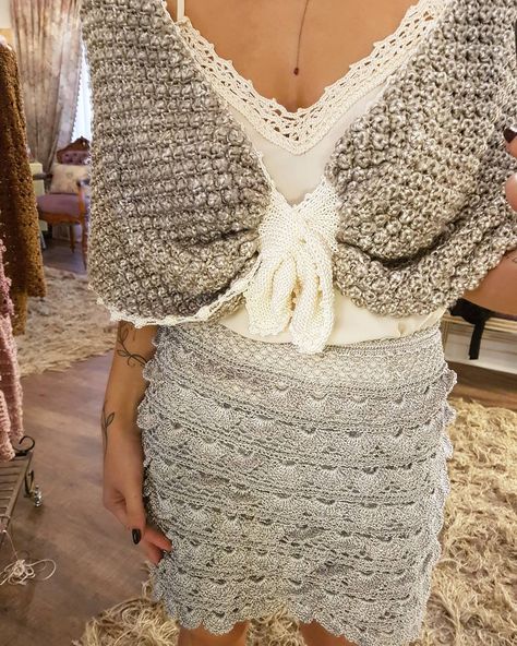 Vanessa Montoro (@vanessamontoro) • Fotos e vídeos do Instagram Vanessa Montoro, Crochet Fabric, Crochet Collection, Crochet Dress Pattern, Crochet Dresses, Love Crochet, Fast Fashion, Dress Pattern, Crochet Dress