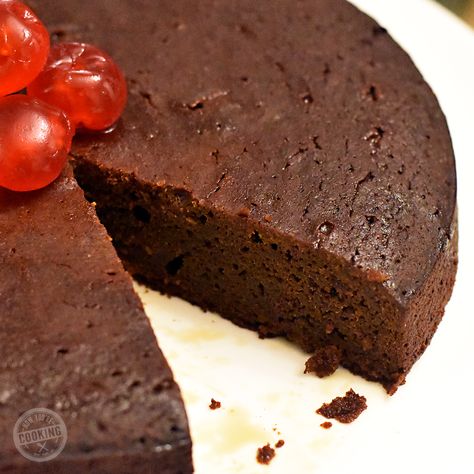 Jamaican Black Cake (Christmas Rum Cake) Jamaican Rum Cake Recipe, Christmas Rum Cake, Jamaican Black Cake, Jamaican Christmas Cake, Rum And Raisin Cake, Jamaican Rum Cake, Cake Recipes Uk, Raisin Cake, Rum Cake Recipe