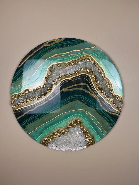 Buy 24 Green Geode Inspired Resin Artwork With Gold Accents and Real Quartz Crystals Online in India - Etsy Green Geode Resin Art, Resin Art With Crystals, Forest Oasis, Abstract Resin Art, Resin Sea, Green Geode, Amazing Resin, Hidden Forest, Resin Geode