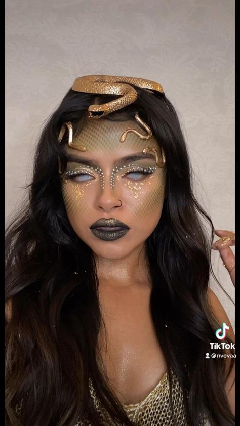 Glam Medusa 🐍 TikTok @nvevaa in 2022 | Halloween makeup pretty, Halloween makeup, Glamour makeup 2022 Halloween Makeup, Vampire Makeup Ideas, Pretty Halloween Makeup, Medusa Halloween Costume, Medusa Makeup, Medusa Costume, Vampire Makeup, Hot Halloween Outfits, Halloween Makeup Pretty