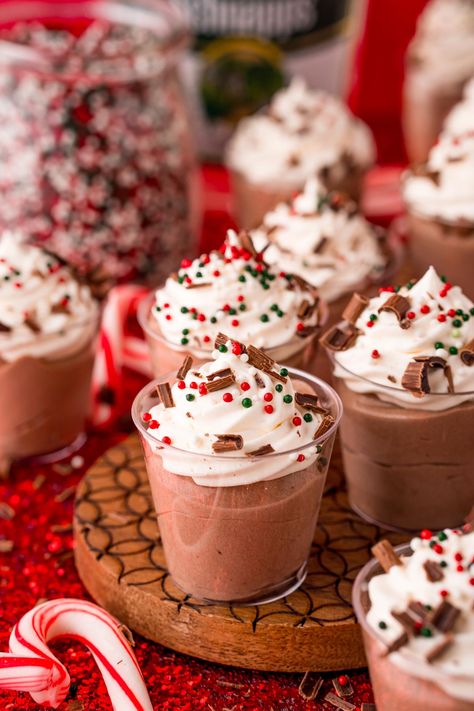 Peppermint Mocha Pudding Shots is a creamy, seasonal dessert that's made with only 6 ingredients and perfect for those adult holiday parties! Prep about two dozen shots in just 5 to 10 minutes! Holiday Pudding Desserts, Christmas Dessert Shots, Christmas Cocktail Party Desserts, Holiday Dessert Bites, Hot Cocoa Pudding Shots, Baileys Pudding Shots Recipes, Christmas Shooters Desserts, Hot Chocolate Pudding Shots, Gingerbread Pudding Shots